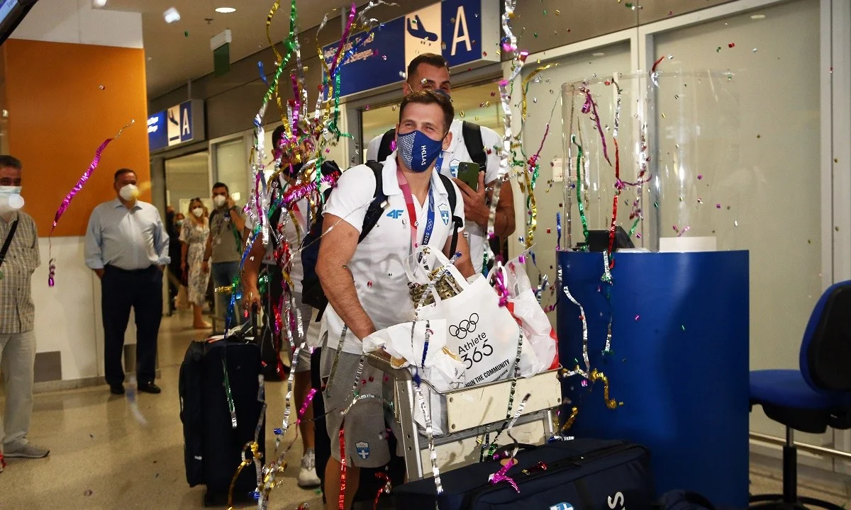Εθνική πόλο ανδρών: Αποθέωση στην επιστροφή των «ασημένιων» Ολυμπιονικών στην Ελλάδα