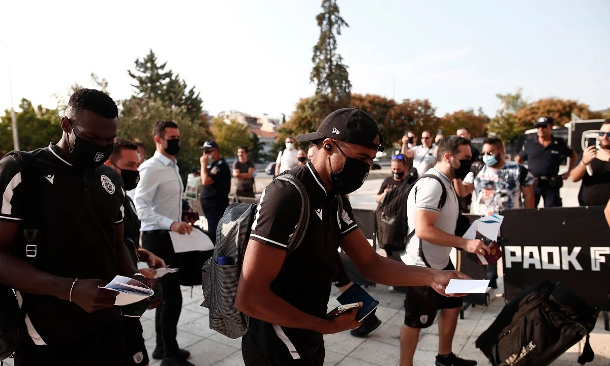 ΠΑΟΚ: Επιστροφή στο γήπεδο και αποθεωτική υποδοχή των παικτών στην Τούμπα (pics)
