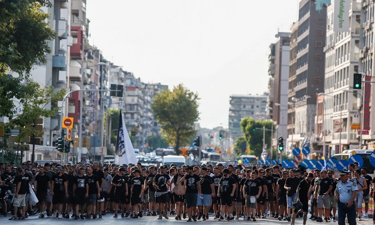 ΠΑΟΚ: Πορεία των οργανωμένων κατά του νέου αθλητικού νόμου και κατά της υποχρεωτικότητας του εμβολιασμού