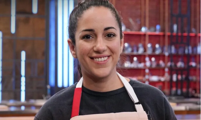 MasterChef: Η Λία ονόμασε το ανθρωπάκι που ζωγράφισε η κόρη της...Κούλη! Δείτε την απίθανη ζωγραφιά!