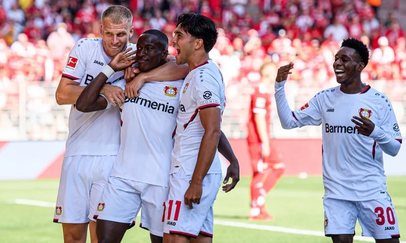 Bundesliga: «5άρα» η Στουτγάρδη, «κόλλησε» η Μπάγερ - Δροσίστηκαν με καρπούζι οι παίκτες της Άουγκσμπουργκ