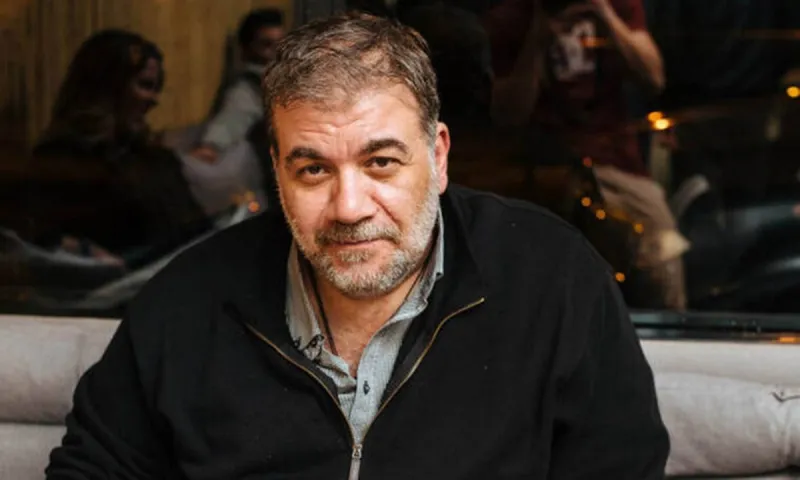 Που ακριβώς είδε ο Δημήτρης Σταρόβας «αρνητές» του κορονοϊού; Αρκετά με αυτό το ψευδοαφήγημα, γιατί κούρασε πολύ...