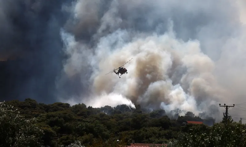 Φωτιές: Μάχη στην Κερατέα - Αγωνία στα Βίλια