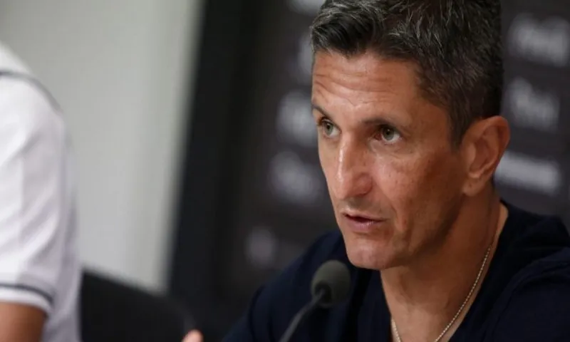 Λουτσέσκου: «Ξέρουμε τι πρέπει να γίνει με τις μεταγραφές - Nα κοιτάξουμε το αυριανό παιχνίδι χωρίς αρνητισμό»