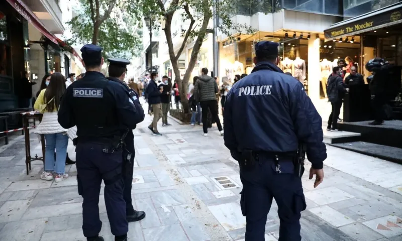 Κορονοϊός: Νέα μέτρα από τον Σεπτέμβρη - Την... πληρώνουν οι ανεμβολίαστοι, σκέψεις για επαναφορά της μάσκας