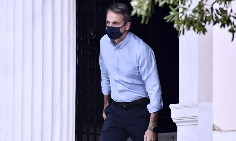 Ελικόπτερο του ομίλου ΑΝΤ1 πέταξε με άνωθεν παρέμβαση παρά τις φωτιές σε πλήρη εξέλιξη - Ο ρόλος Μητσοτάκη