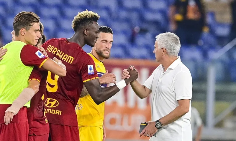 Serie A: Νέος «αέρας» με Μουρίνιο για Ρόμα, τρίποντο για Νάπολι