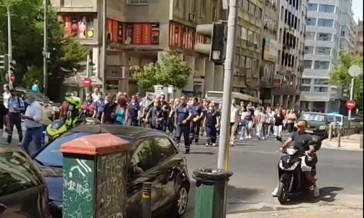 Κορονοϊός - Εμβόλια: Συγκέντρωση διαμαρτυρίας και πορεία υγειονομικών στο Yπουργείο Υγείας (vid & pics)