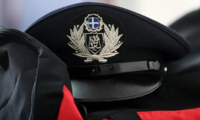 Κορονοϊός Εμβόλια: Οι ένστολοι δεν ενδίδουν στον... εκβιασμό της Κυβέρνησης