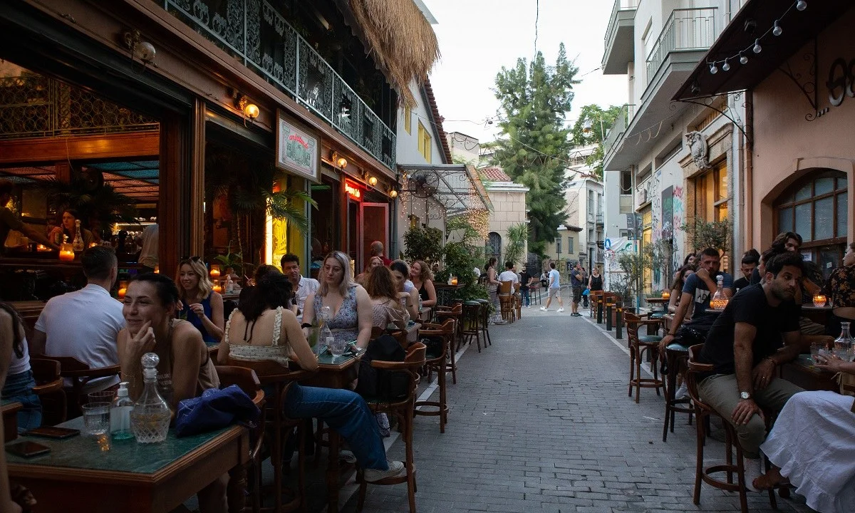 Κορονοϊός - Εστίαση: «Πονοκέφαλος» και αντιδράσεις για το μίνι «Lockdown»