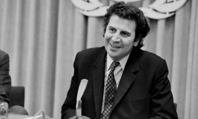 Μίκης Θεοδωράκης: Ο πλανήτης υποκλίνεται στον σπουδαίο Έλληνα συνθέτη