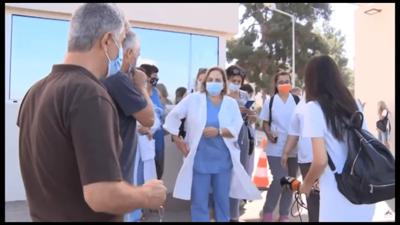 Κορονοϊός Εμβόλια: «Κάνουν το εμβόλιο με κλάματα. Από ανάγκη»