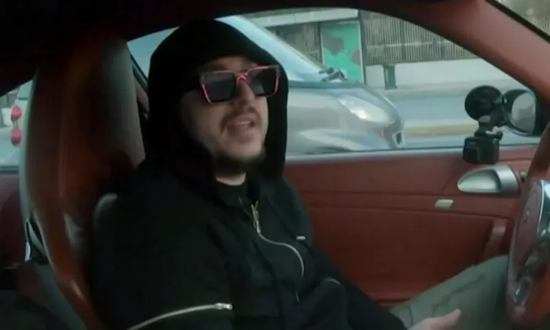 Mad Clip: Τον πρόδωσε το πάθος του - Δείτε τι έλεγε για το αμάξι του!