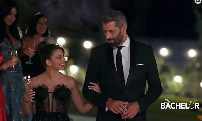 Bachelor: 21 γυναίκες πέφτουν στα... πατώματα για τον Αλέξη Παππά - Ποια είναι η αμοιβή τους!