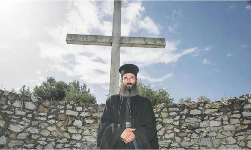 «Άνθρωπος του Θεού»: Δίδει ελπίδα και πίστη στους Έλληνες!