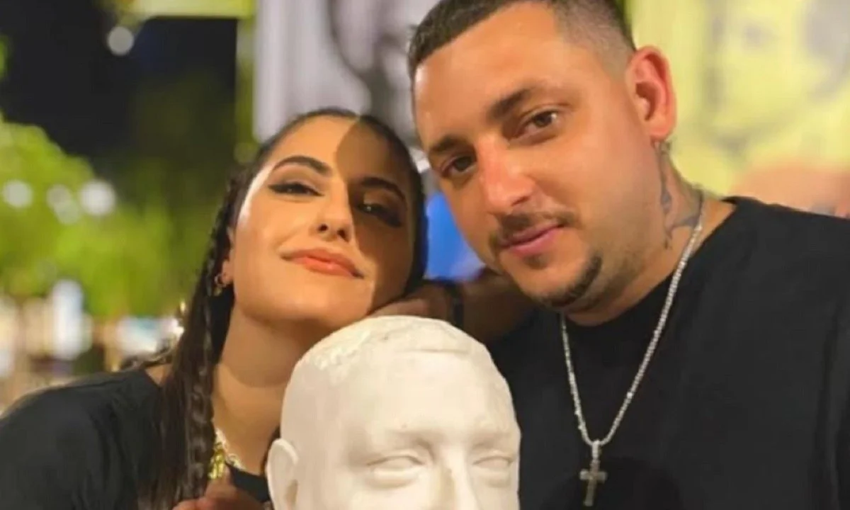 Mad Clip: Τι γράφει πάνω το στεφάνι που έστειλε η Αρετή
