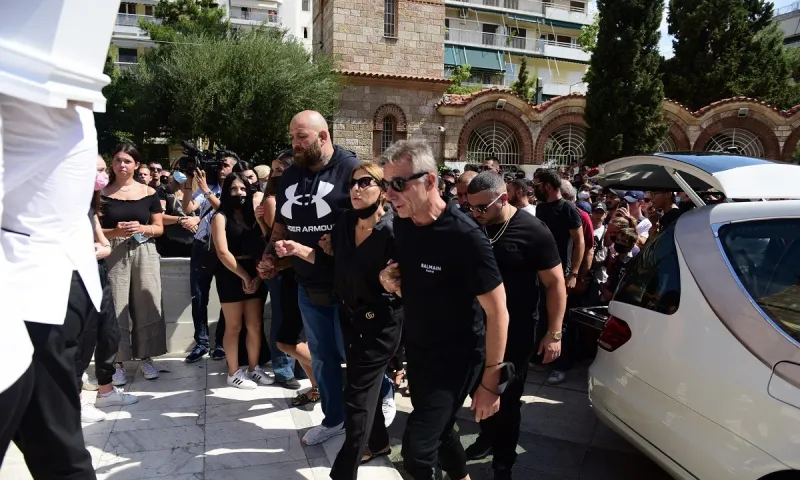 Mad Clip: Η μάνα του υποβασταζόμενη - Φώναζαν αθάνατος