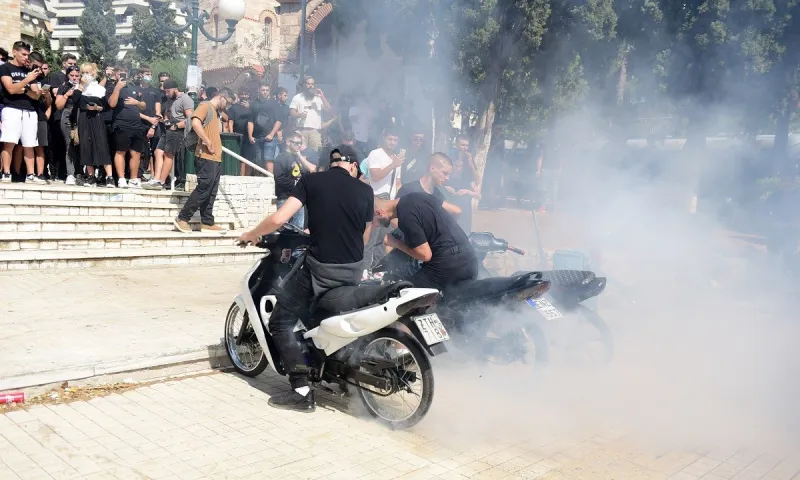 Mad Clip: Με γκάζια και τραγούδια αποχαιρέτησαν τον τράπερ