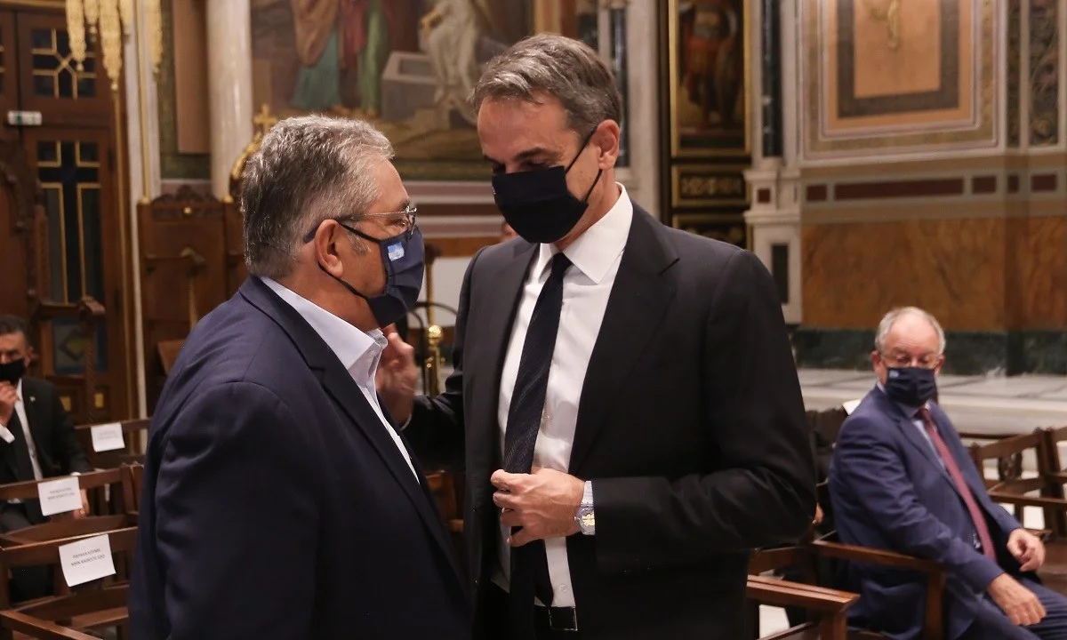 Μίκης Θεοδωράκης: Κανένας σεβασμός! Σκηνικό με Μητσοτάκη - Κουτσούμπα έξω από τη Μητρόπολη