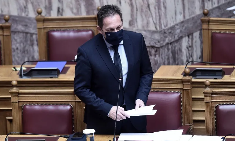 Υποχρεωτικός εμβολιασμός: Ο Πέτσας κλείνει το μάτι για σώματα ασφαλείας και εργαζόμενους σε εστίαση