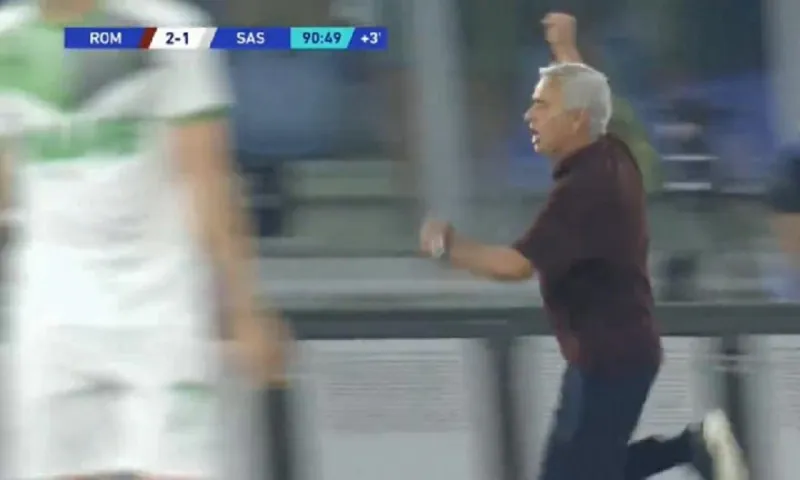 Ρόμα - Σασουόλο 2-1: 3 στα 3 και... τρέλα Μουρίνιο στο 1000άρι του!