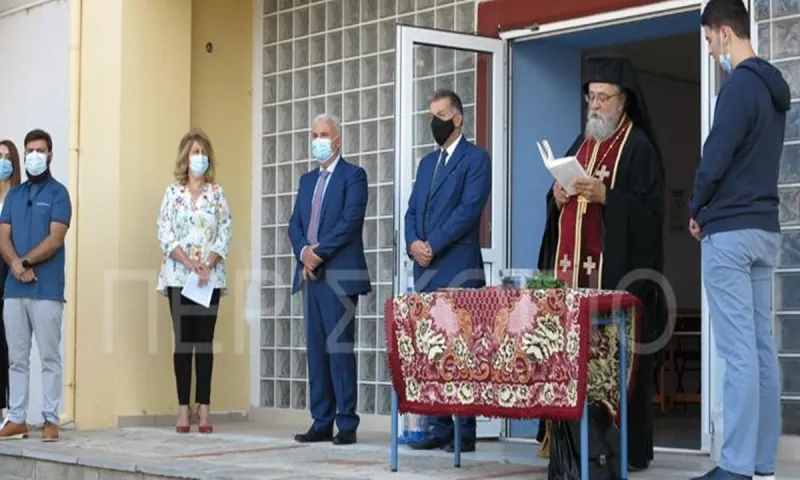 Αρχιμανδρίτης σε Λυκειάρχη: «Ο Σταυρός θα μολύνει τους ανθρώπους; - Ντροπή σας!» - Να αγιάσει το στόμα του ιερέα!