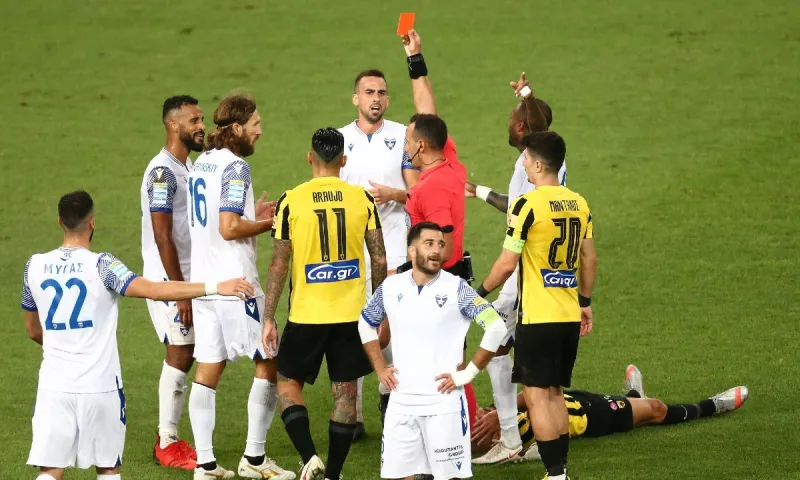 Έλεγχος διαιτησίας: Ωραία που' ναι η Κυριακή! (vid)
