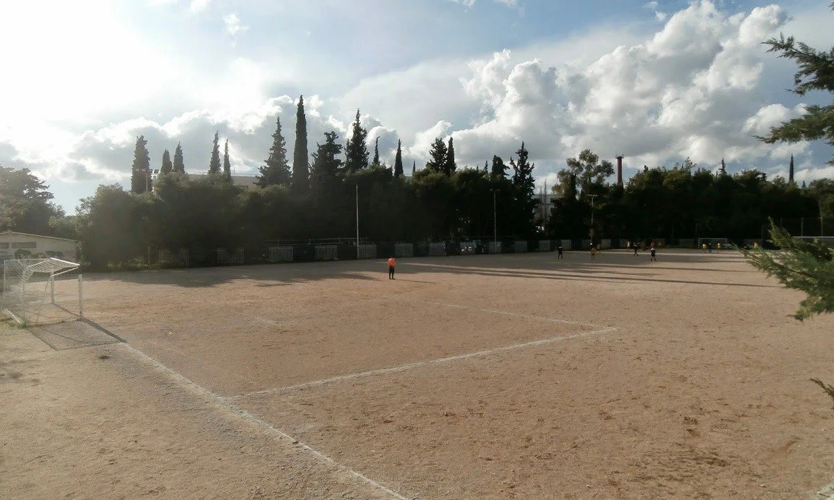 Παπάγος: Δύο μέτρα και δύο σταθμά από τον δήμαρχο Ηλία Αποστολόπουλο – Προπόνηση σε χωμάτινο γήπεδο