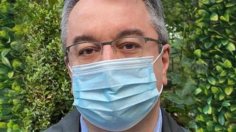 Ηλίας Μόσιαλος: Σοκάρει με νέα ανάρτηση - «Να μην θεωρούνται ίσοι στη θεραπεία, οι ανεμβολίαστοι ασθενείς»!