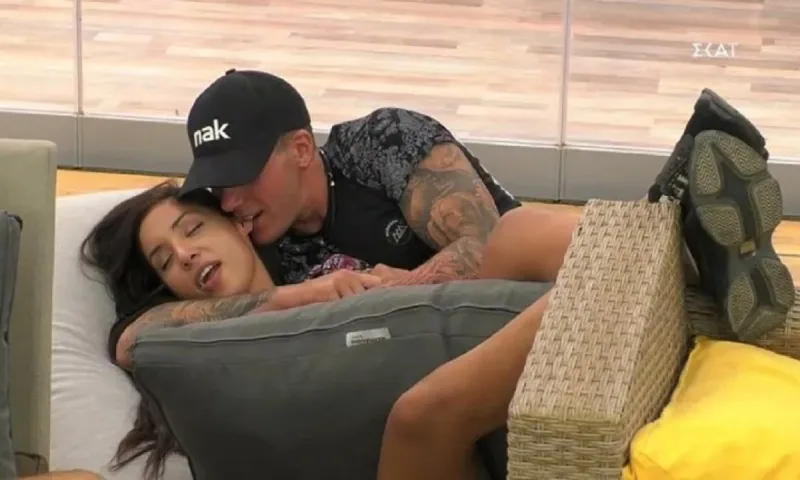 Big Brother 2 - Πέτσας - Ανχελίτα: Φωτογραφία από τα παθιασμένα φιλιά τους στο ντους!