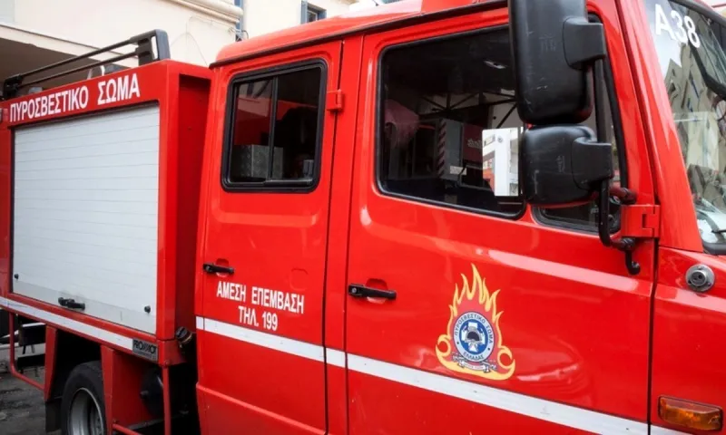 Έκρηξη και πυρκαγιά σε σπίτι στα Καλύβια - Επτά τραυματίες, οι δύο σε σοβαρή κατάσταση