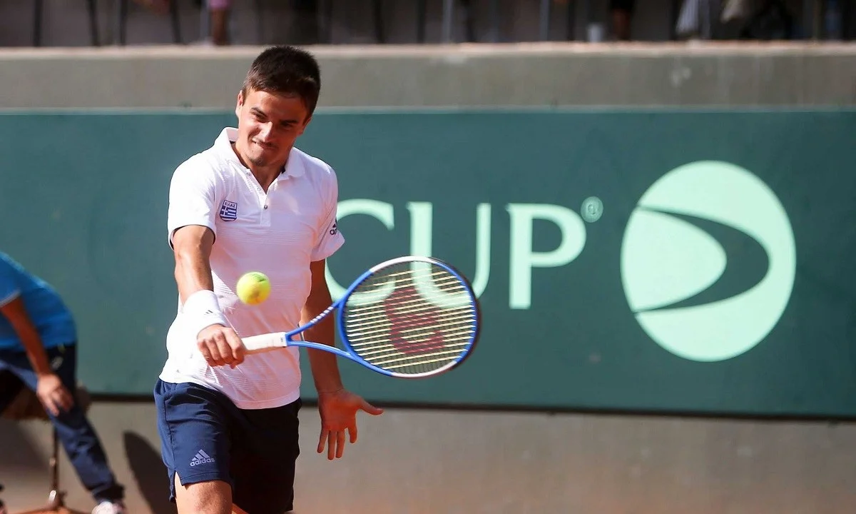 Davis Cup: Ηττήθηκε εύκολα ο Πέτρος Τσιτσιπάς, 1-0 η Λιθουανία