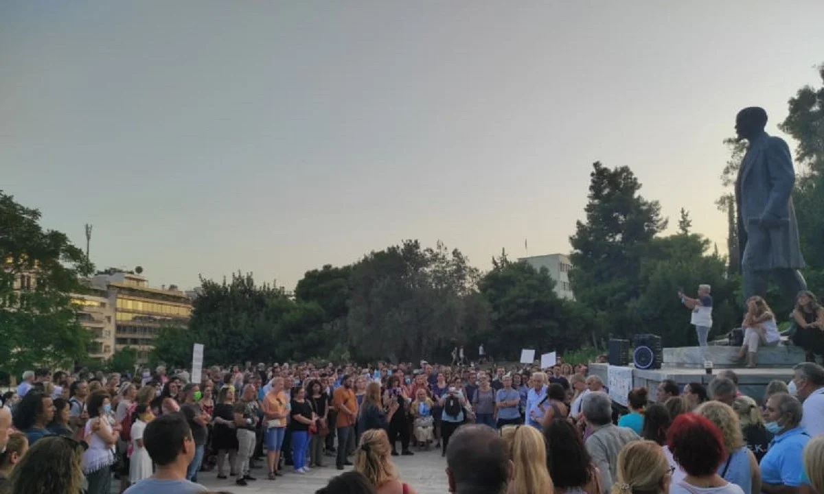 Υποχρεωτικός εμβολιασμός: Μεγάλη συγκέντρωση υγειονομικών κατά της υποχρεωτικότητας (pics)