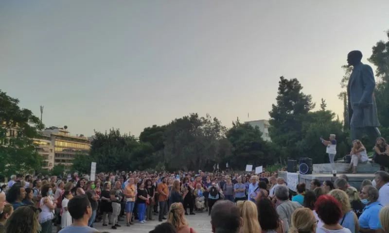 Υποχρεωτικός εμβολιασμός: Μεγάλη συγκέντρωση υγειονομικών κατά της υποχρεωτικότητας (pics)