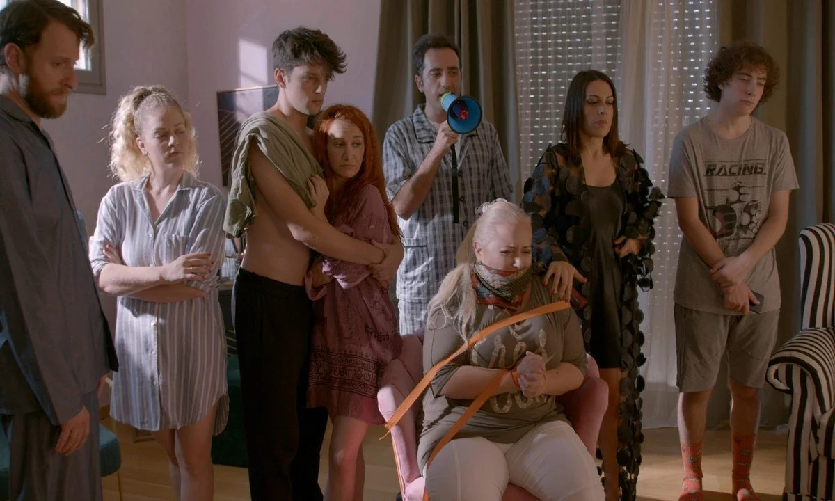 Άσε μας ρε μαμά spoiler: Σε σοκ η Ρωξάνη από τη σχέση Έλλης και Δημήτρη (video)