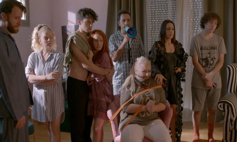 Άσε μας ρε μαμά spoiler: Σε σοκ η Ρωξάνη από τη σχέση Έλλης και Δημήτρη (video)