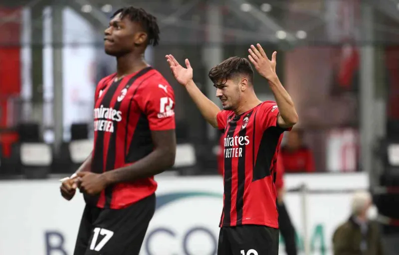 Μίλαν - Βενέτσια 2-0: Και ξανά προς τη δόξα τραβά