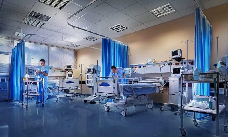 Γέμισαν οι ΜΕΘ στη Θεσσαλονίκη - Στέλνουν αλλού τους ασθενείς - Στο έλεος Πλεύρη η Υγεία