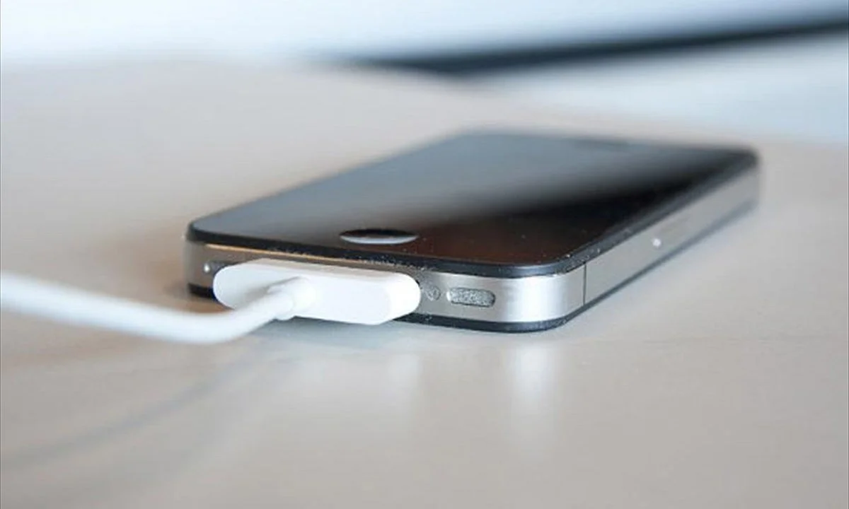 Ευρωπαϊκό Κοινοβούλιο: Κοινός φορτιστής για όλα τα κινητά τηλέφωνα