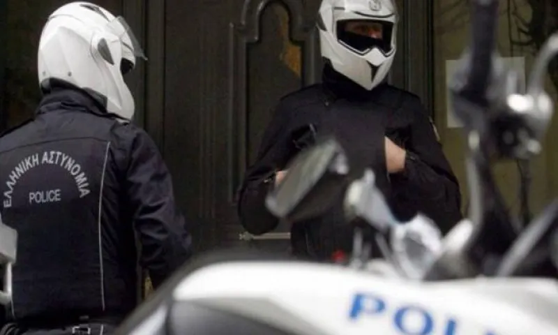 Λάρισα: Συνελήφθη ενώ προσπαθούσε να κλέψει ηχοσύστημα από αμάξι - Βρέθηκαν πάνω του και ναρκωτικά