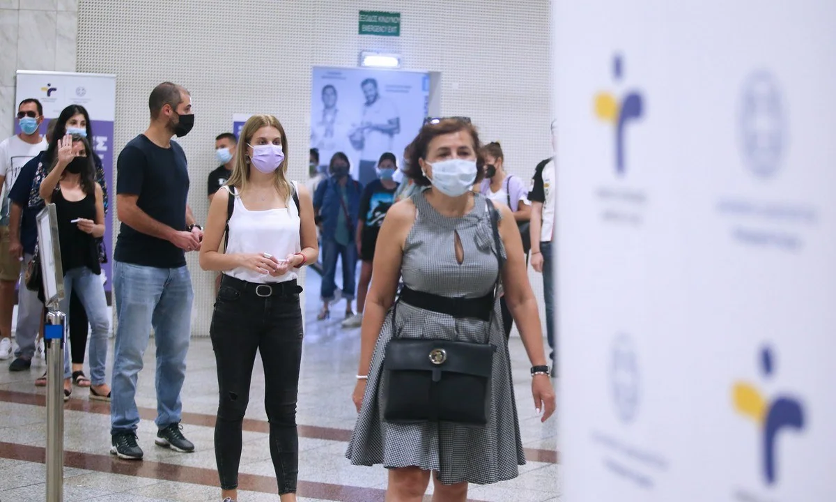 Κορονοϊός: Κλιμάκιο του ΕΟΔΥ διενεργεί rapid test