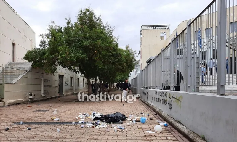 ΕΠΑΛ Σταυρούπολης: Νέα δολοφονική επίθεση σε αντιφασίστες φοιτητές - Τους πέταξαν μολότοφ και πέτρες