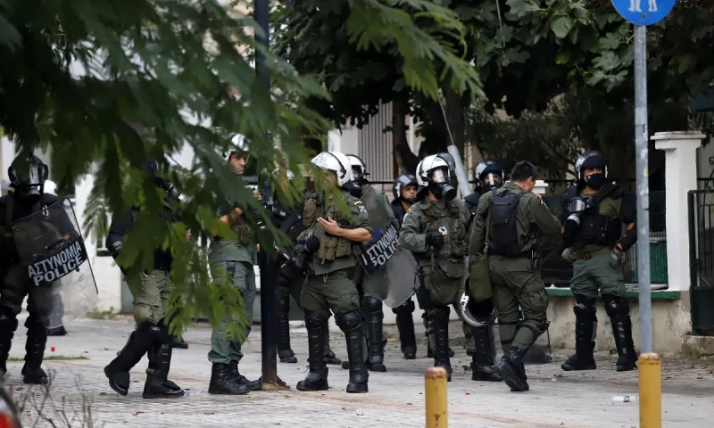 ΕΠΑΛ Σταυρούπολης: Σε αστυνομικό κλοιό το σχολείο μετά την δολοφονική επίθεση ακροδεξιών σε μαθητές και φοιτητές!
