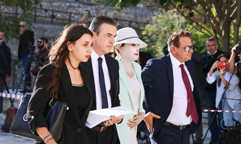 Επίθεση με βιτριόλι - Ιωάννα Παλιοσπύρου: «Έπιανα το προσωπό μου και καιγόμουν. Έλιωνα. Μου έπεφταν τα μαλλιά»