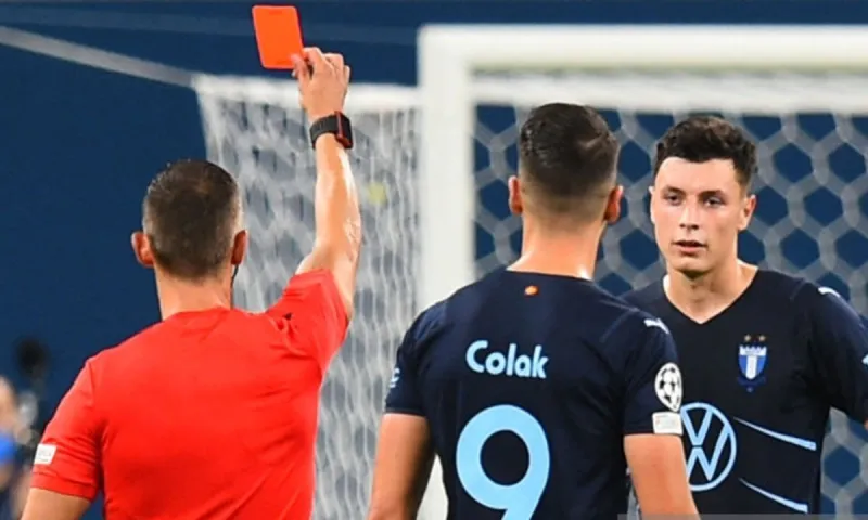 Σιδηρόπουλος: Κίτρινη, on field review και τελικά... κόκκινη! (vid)