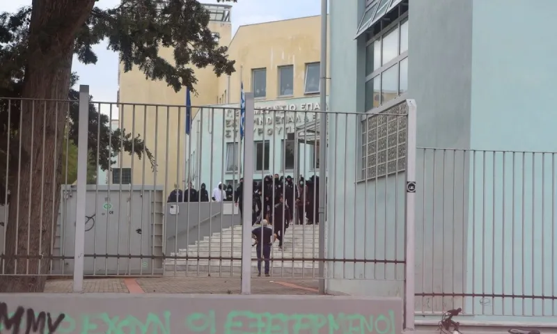 Πάτρα: Ένταση και τραυματισμένοι μαθητές στο ΕΠΑΛ (vid)