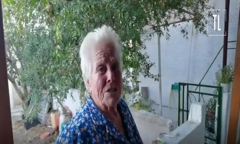Σεισμός - Κρήτη: Ανθρωπιά που ταρακουνάει - Η γιαγιά που προσφέρει καφεδάκι μες στα συντρίμμια