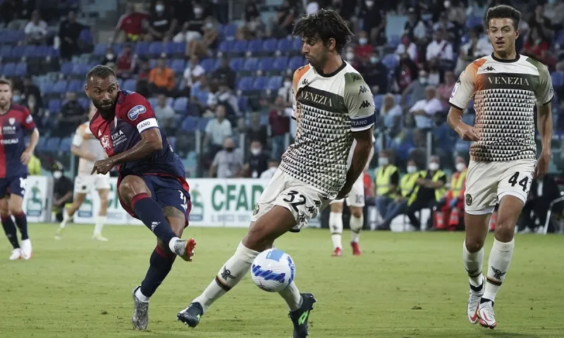Κάλιαρι - Βενέτσια 1-1: «Μαχαιριά» στις καθυστερήσεις