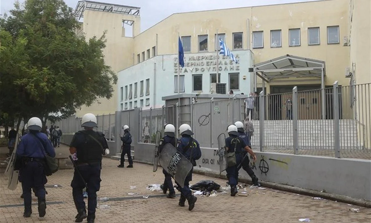 ΕΠΑΛ Σταυρούπολης: «Δεν θέλω το παιδί μου να γίνει ο νέος Φύσσας!» - Συγκλονίζουν τα λόγια μητέρας μαθήτριας