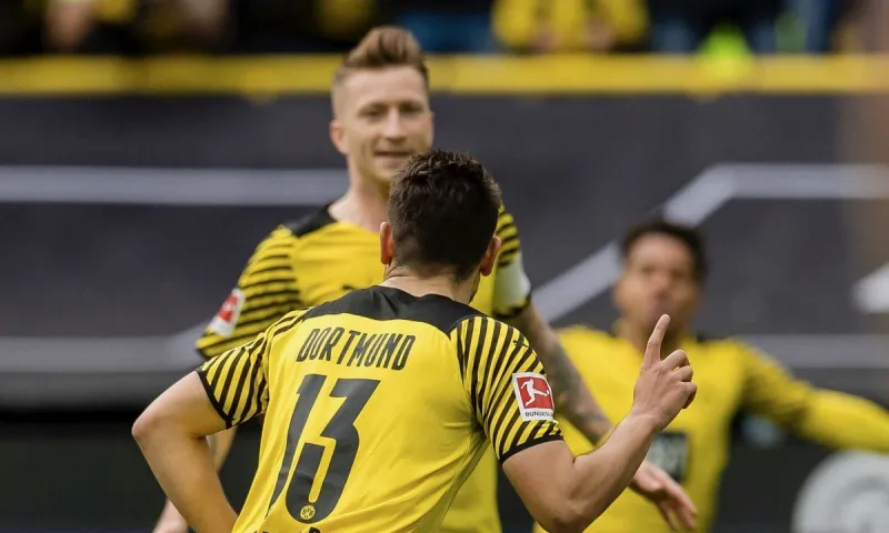 Bundesliga: Στο -1 από την Μπάγερν η Ντόρτμουντ - Έγραψε ιστορία ο Ρόις